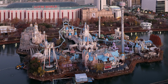 An image of the Lotte World theme park in Seoul